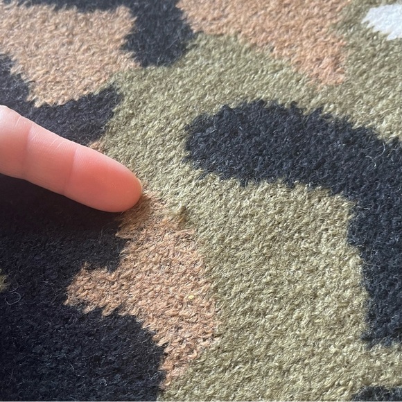 Zara Camouflage print sweater skirt.
NWT. Small - Picture 8 of 13